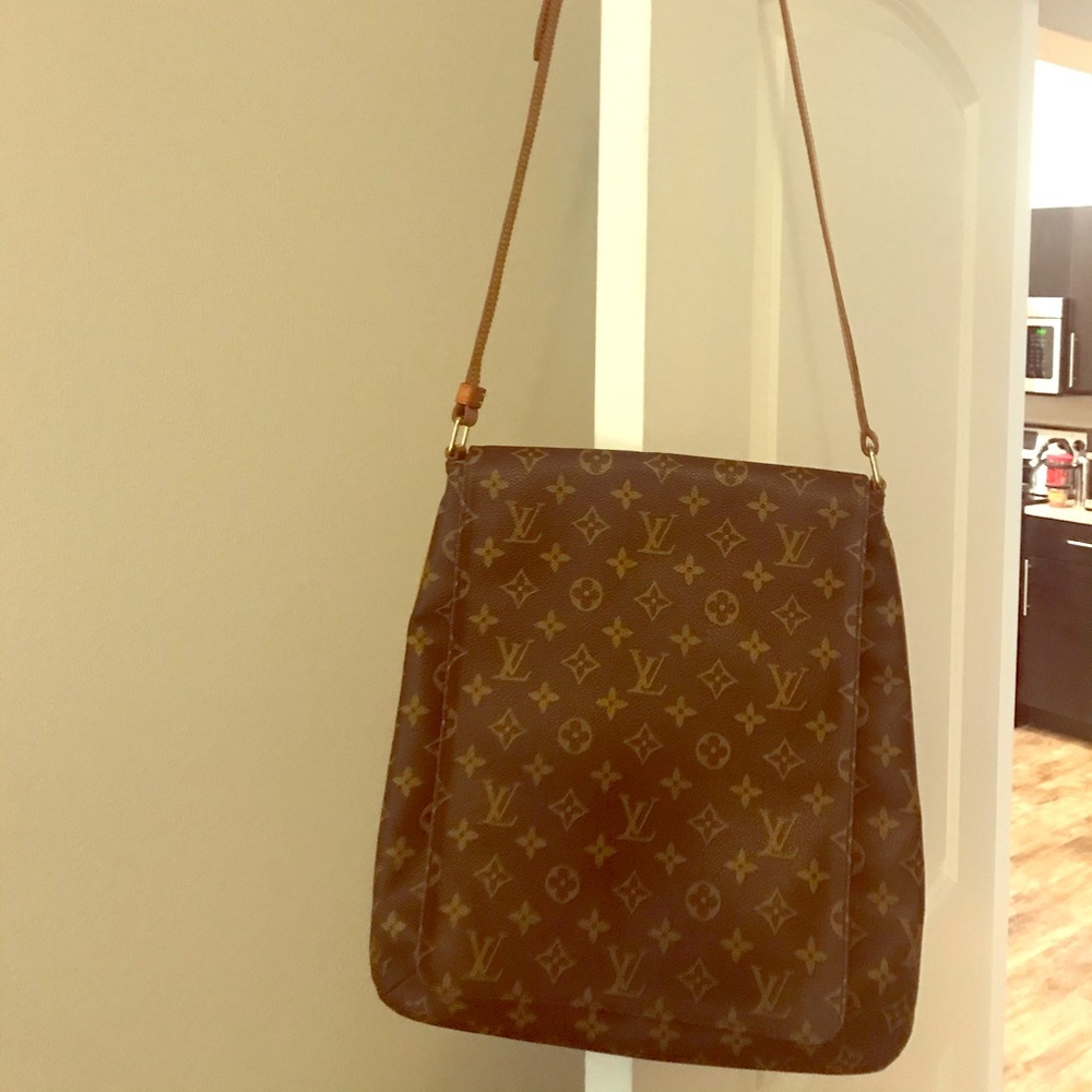 Louis Vuitton shoulder/crossbody
